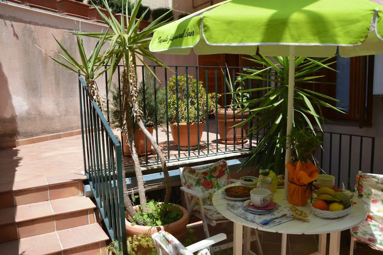 B&B Vicolo Del Chiostro Aci SantʼAntonio 住宿加早餐酒店
